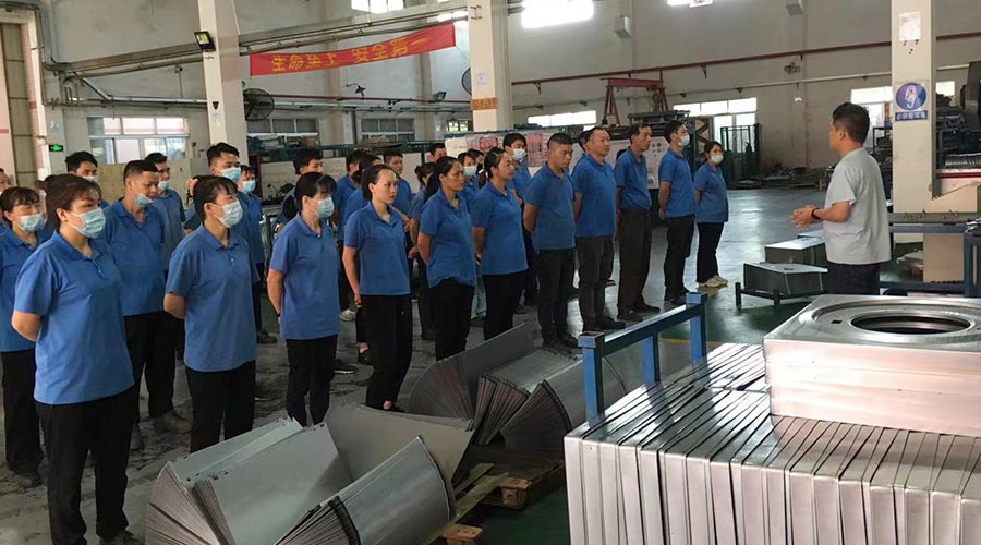 五一放假在即！金環電器沖壓車間開展早會強調工作效率