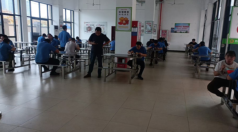 潔凈飯?zhí)檬刈o(hù)員工健康，金環(huán)電器夯實(shí)生產(chǎn)根基